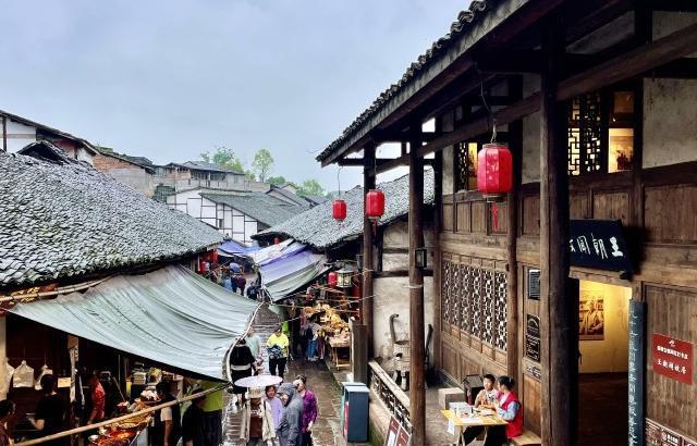为什么有钱人不装瓷砖地面？现在早流行这样做，环保耐磨又好看！